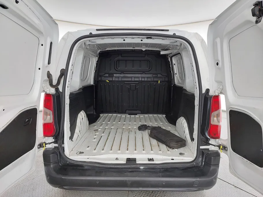 2022 Peugeot Partner Short van 