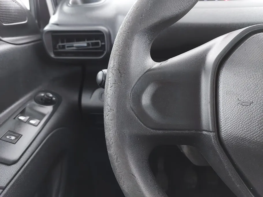 2022 Peugeot Partner Short van 