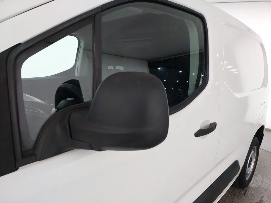 2022 Peugeot Partner Short van 