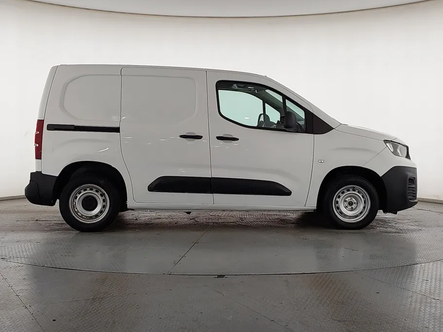 2022 Peugeot Partner Short van 