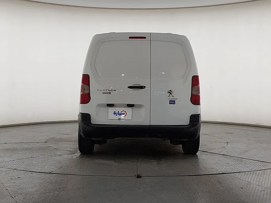 2022 Peugeot Partner Short van 