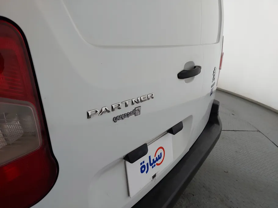 2022 Peugeot Partner Short van 