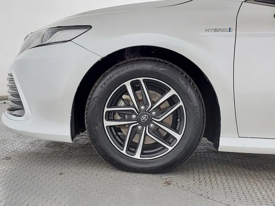 تويوتا كامري LE HEV 2021 