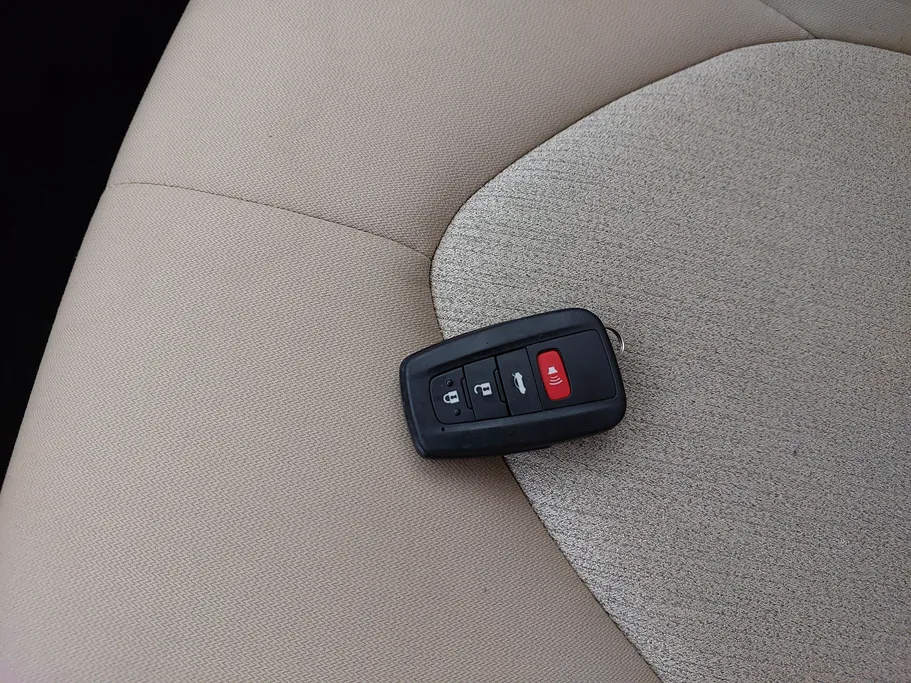 تويوتا كامري LE HEV 2021 