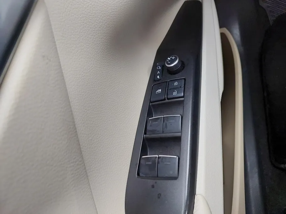 تويوتا كامري LE HEV 2021 