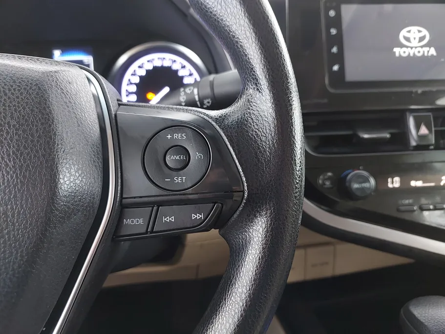 تويوتا كامري LE HEV 2021 