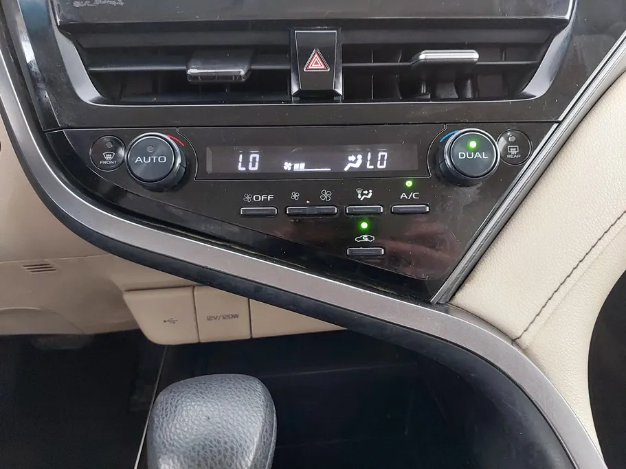 تويوتا كامري LE HEV 2021 