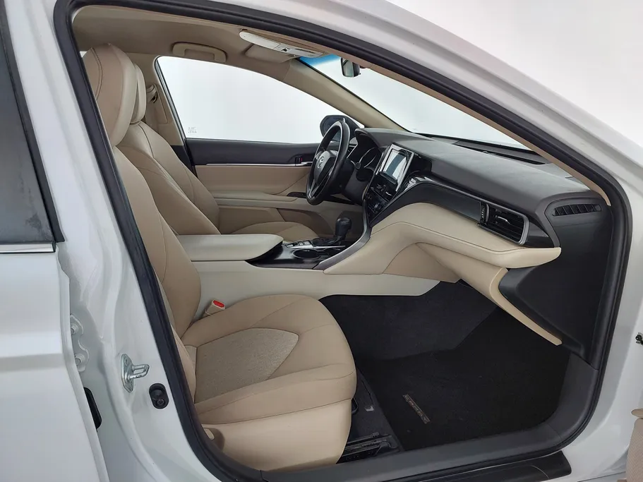 تويوتا كامري LE HEV 2021 