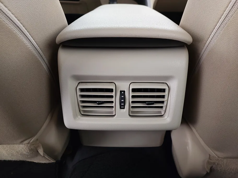 تويوتا كامري LE HEV 2021 