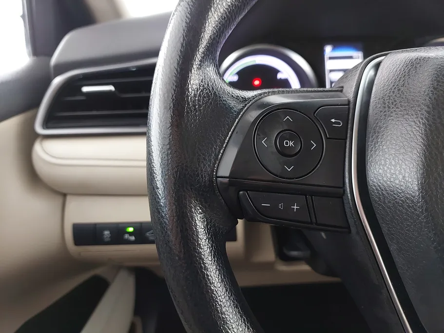 تويوتا كامري LE HEV 2021 