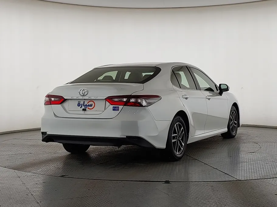 تويوتا كامري LE HEV 2021 
