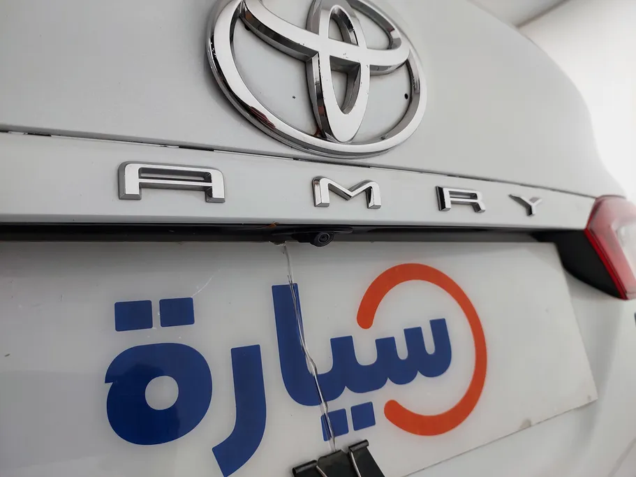 تويوتا كامري LE HEV 2021 