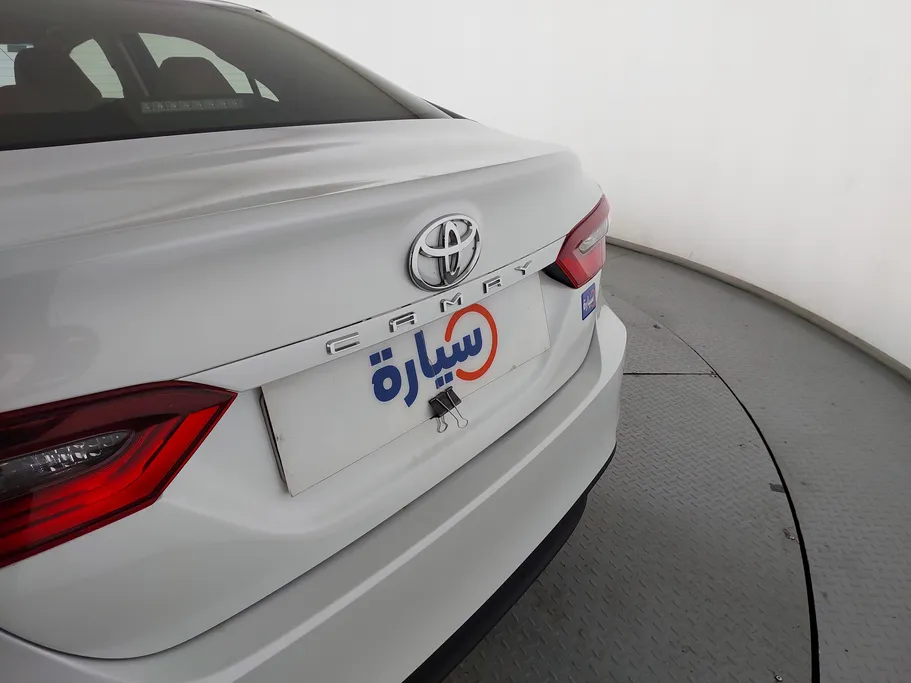 تويوتا كامري LE HEV 2021 