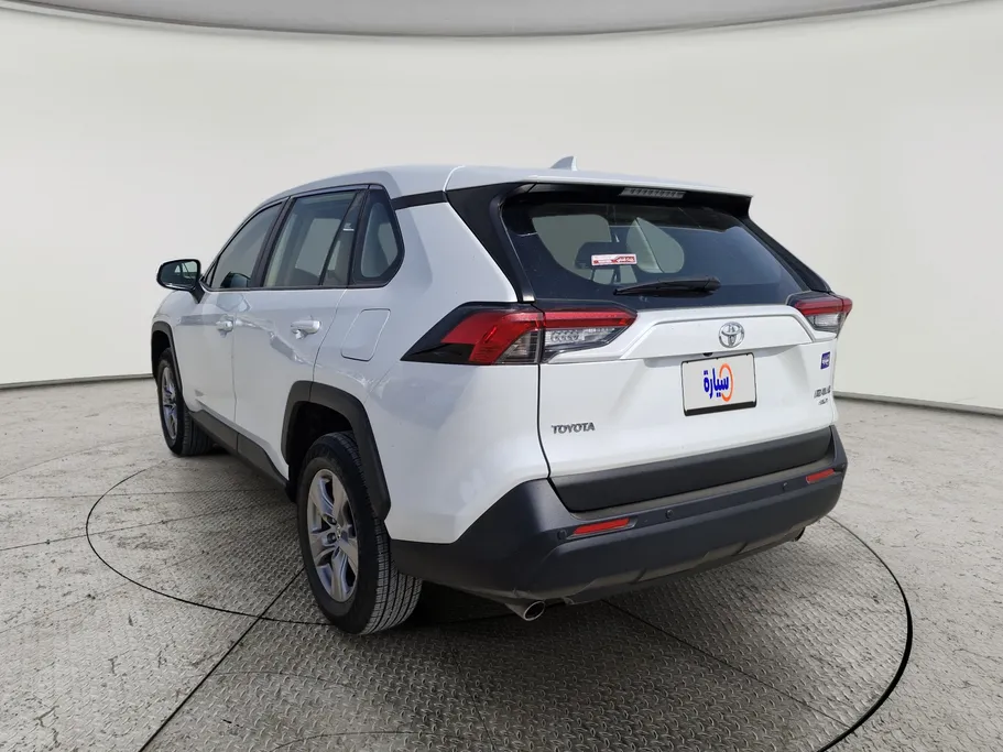تويوتا راف فور LE 2023 