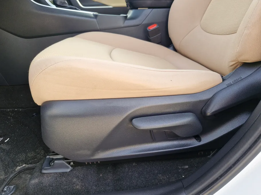 تويوتا راف فور LE 2023 