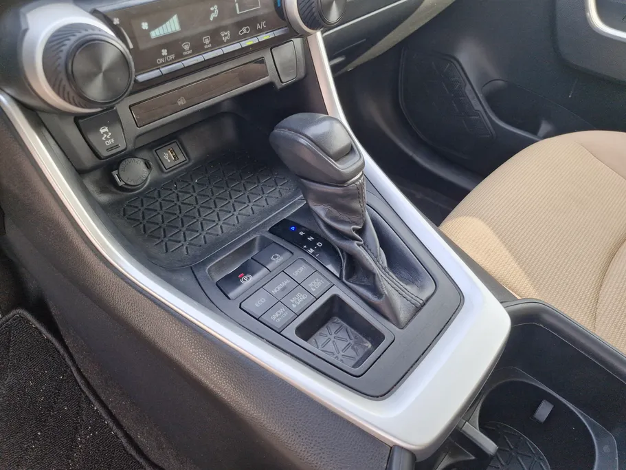 تويوتا راف فور LE 2023 