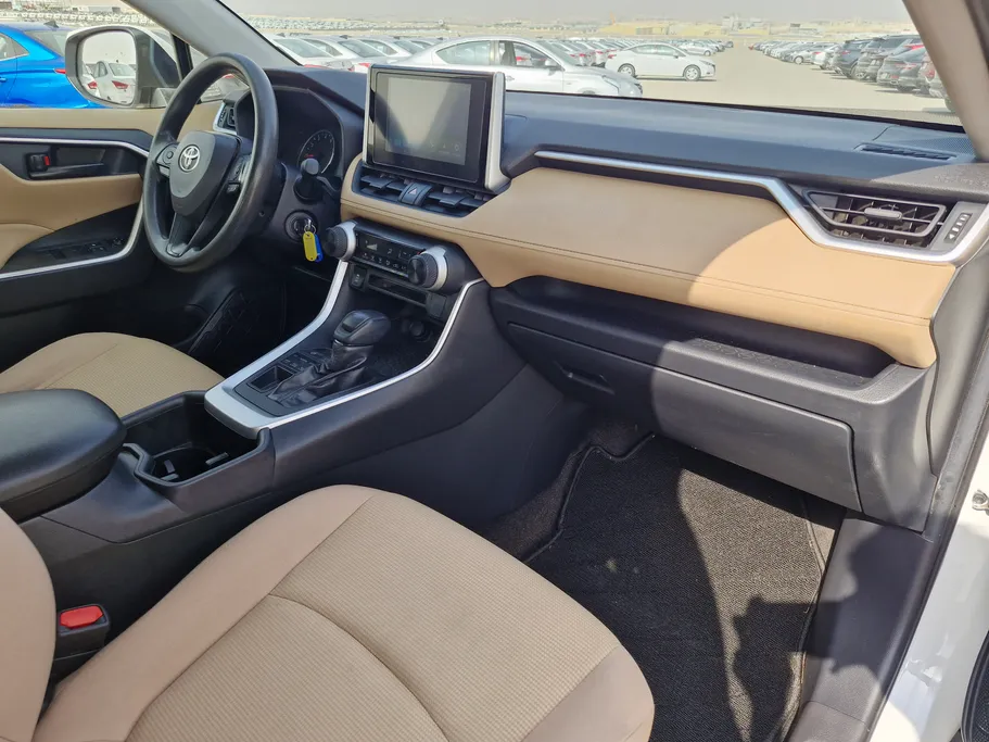 تويوتا راف فور LE 2023 