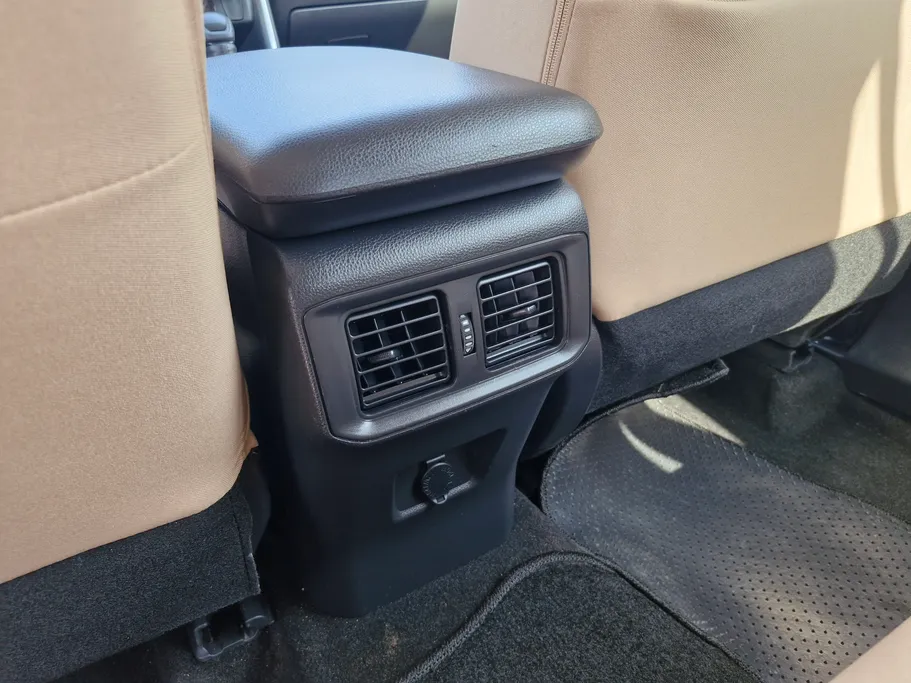 تويوتا راف فور LE 2023 