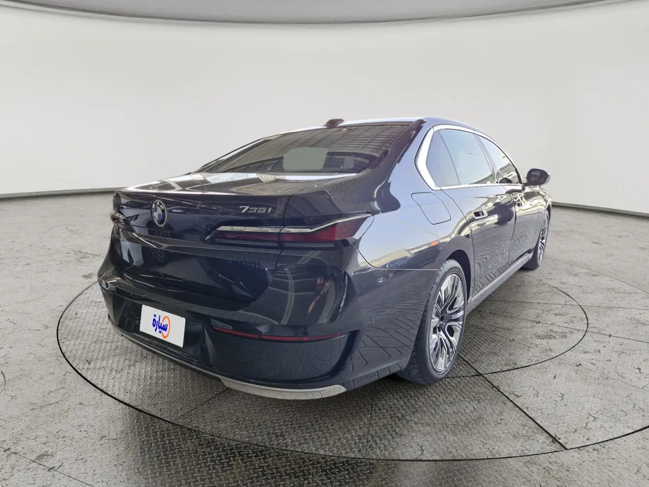 بي ام دبليو الفئة السابعة 735i 2024 