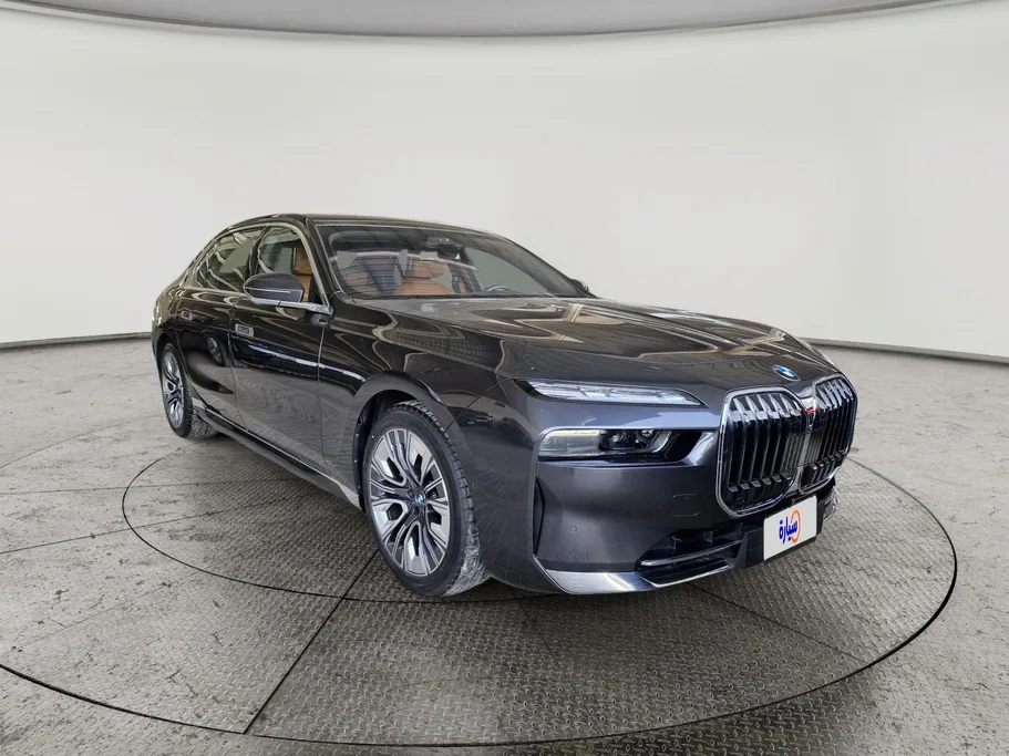 بي ام دبليو الفئة السابعة 735i 2024 