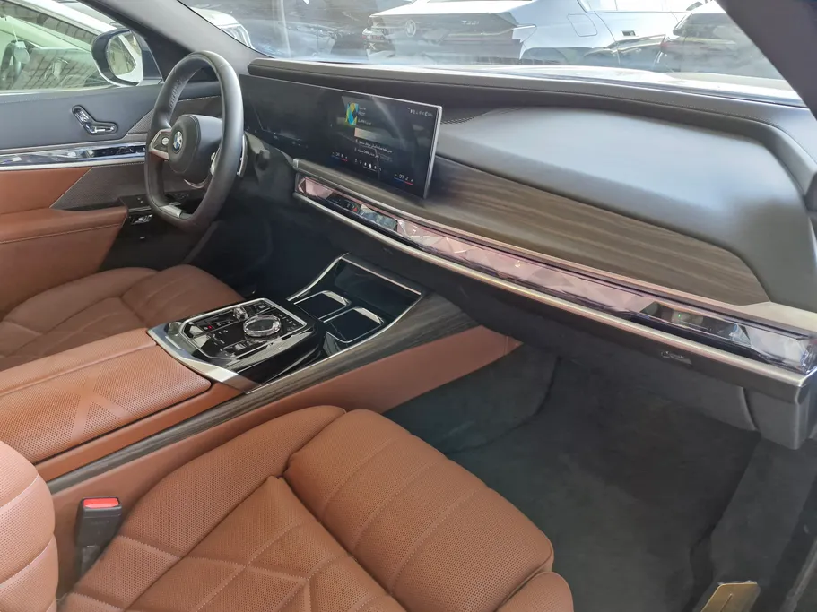 2024 BMW 7 Series 735i 