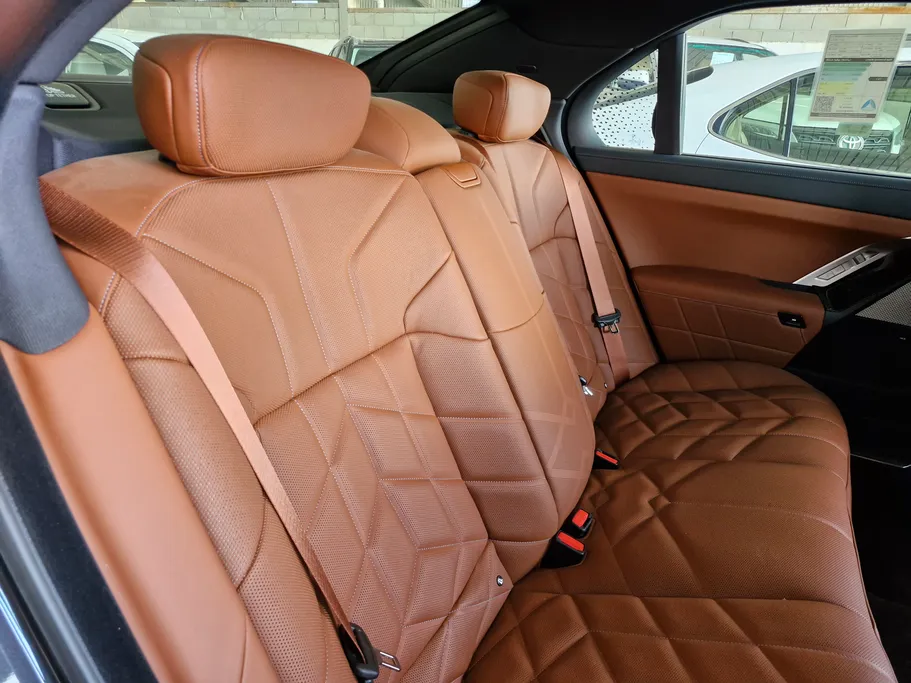 2024 BMW 7 Series 735i 