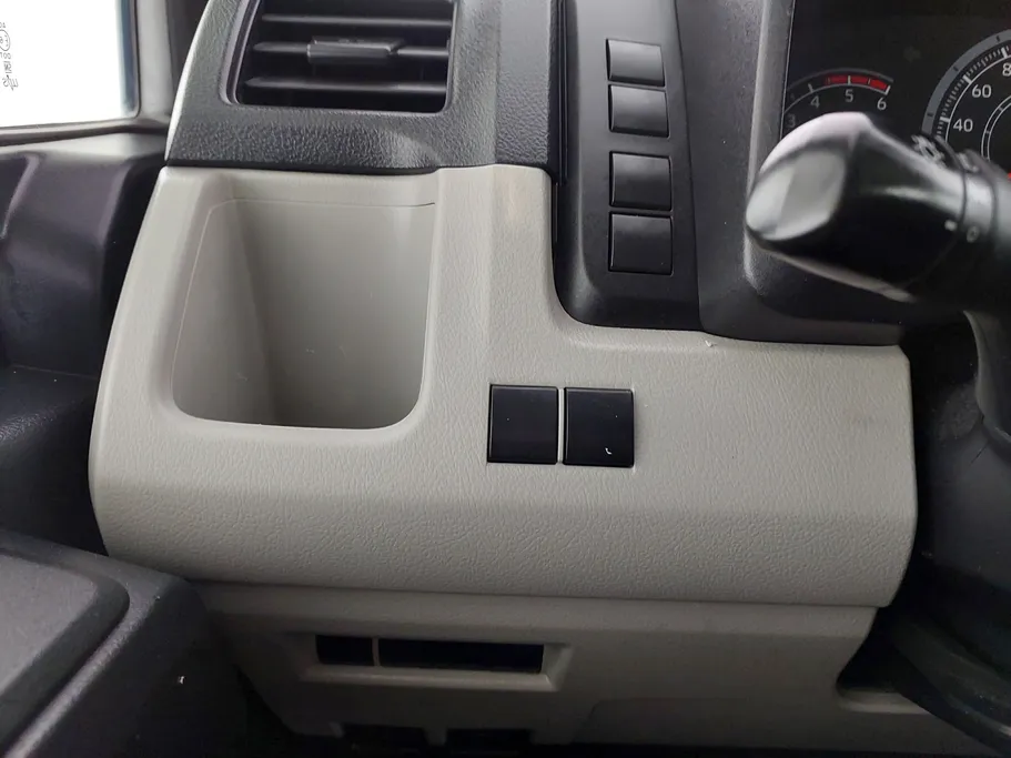 2023 تويوتا Haice بضاعة سقف عالي 