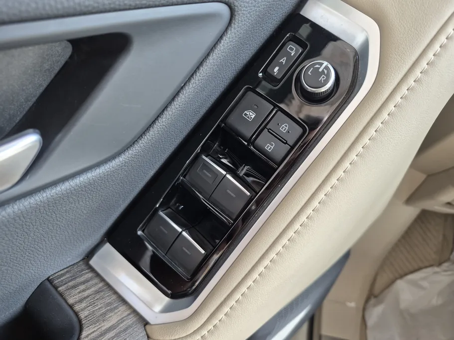 تويوتا لاندكروزر VXR1 2023 