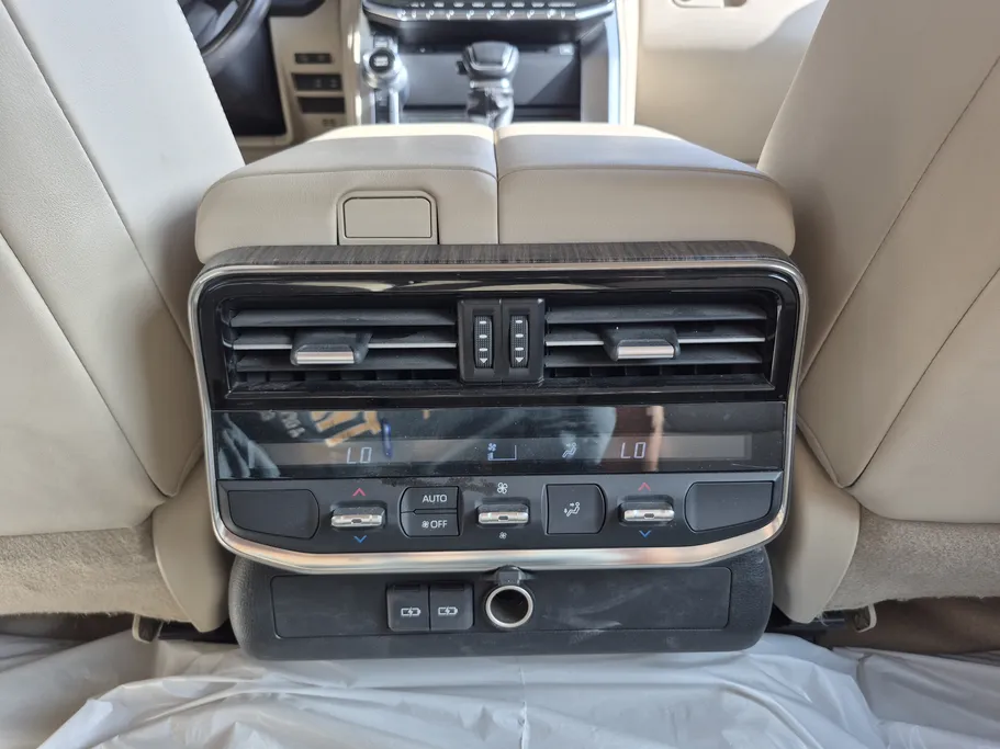 تويوتا لاندكروزر VXR1 2023 