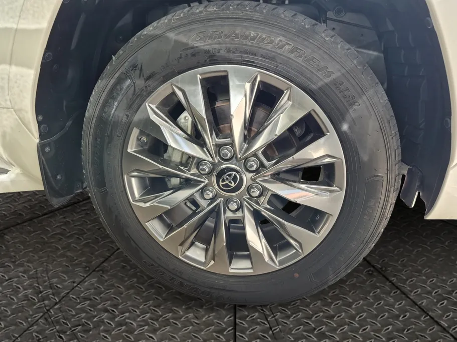 تويوتا لاندكروزر VX 2023 