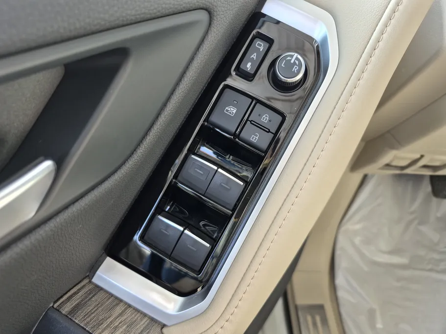 تويوتا لاندكروزر VX 2023 