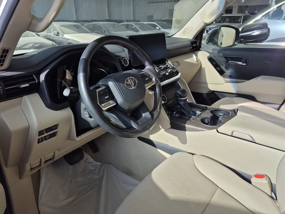 تويوتا لاندكروزر VX 2023 