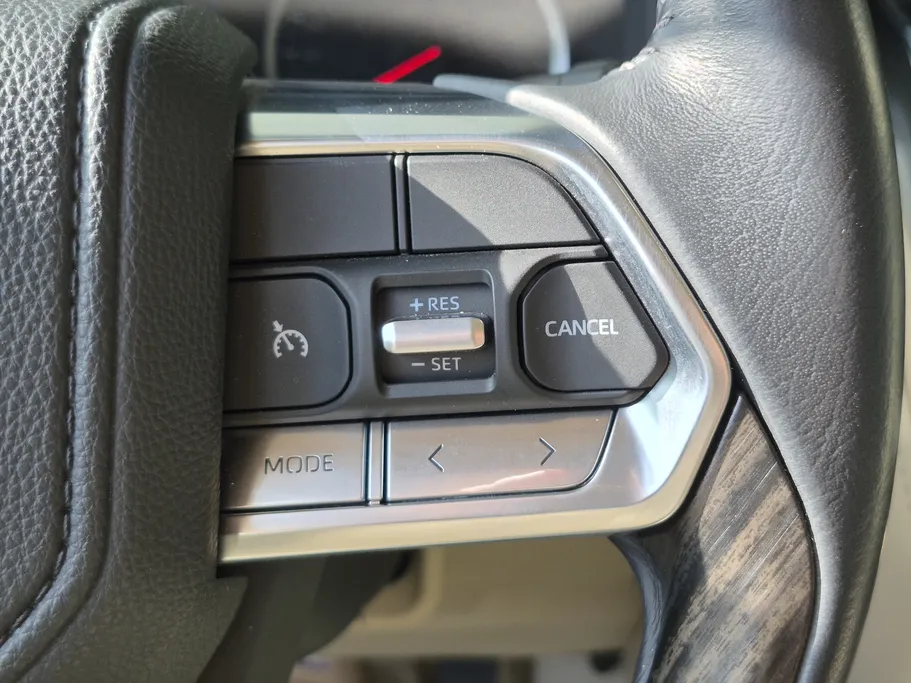 تويوتا لاندكروزر VX 2023 