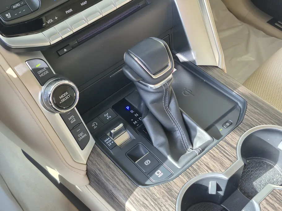 تويوتا لاندكروزر VX 2023 