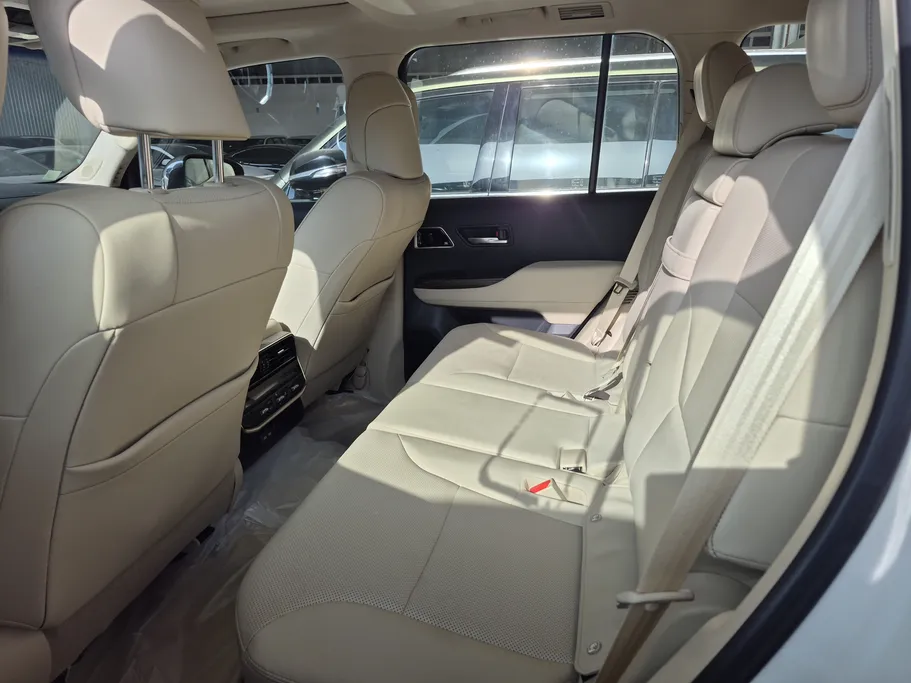 تويوتا لاندكروزر VX 2023 