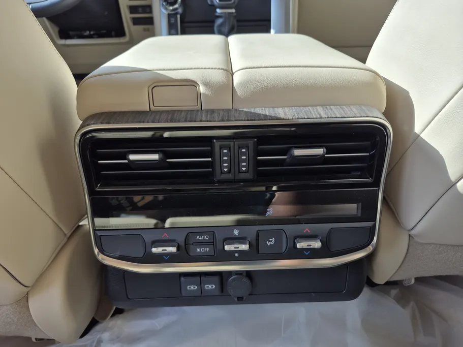 تويوتا لاندكروزر VX 2023 