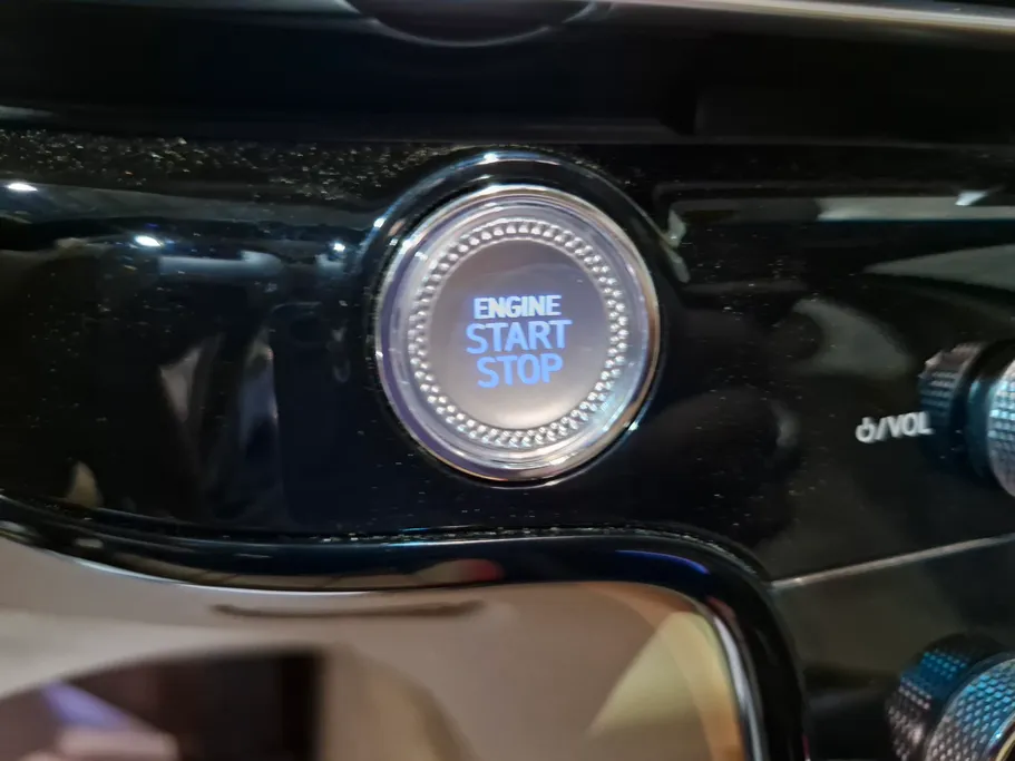 2025 Genesis G80 PRESTIGE 