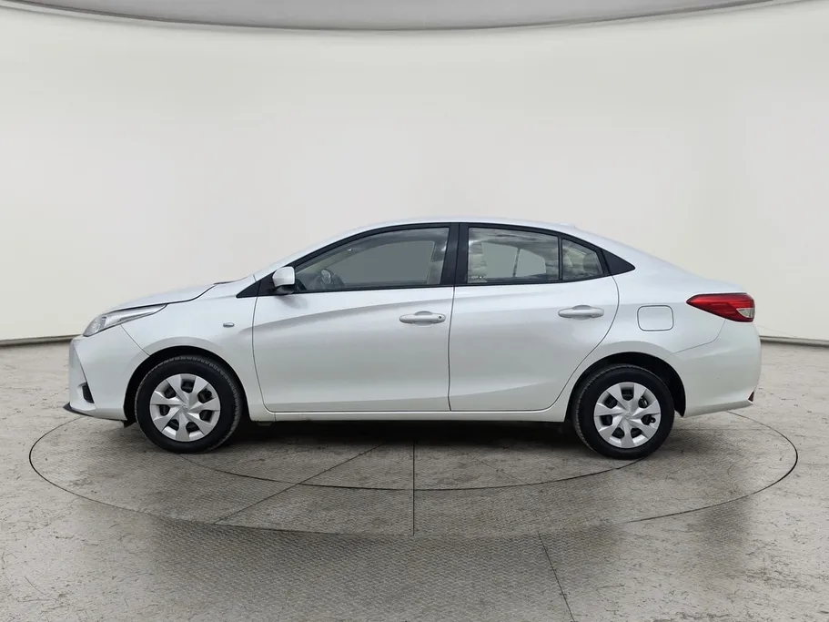 2022 Toyota Yaris  Y 