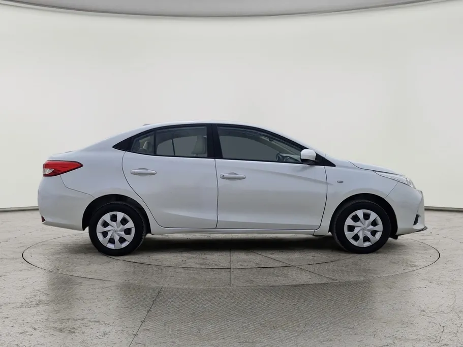 2022 Toyota Yaris  Y 