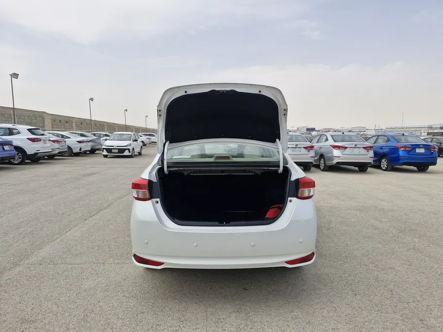 2022 Toyota Yaris  Y 