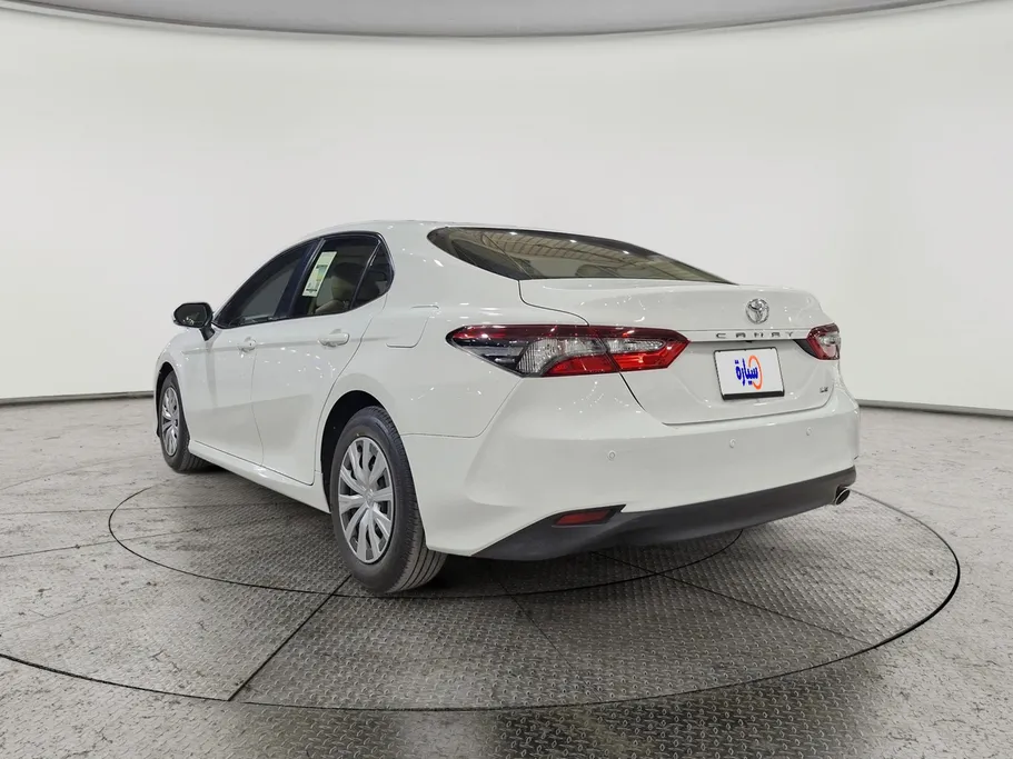 تويوتا كامري LE 2023 