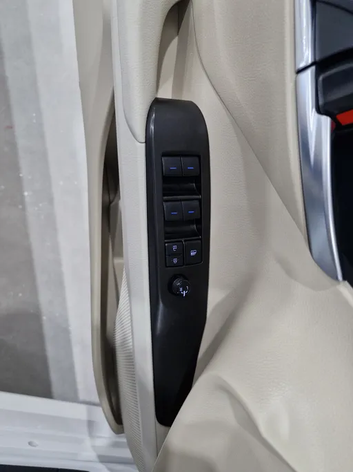 تويوتا كامري LE 2023 