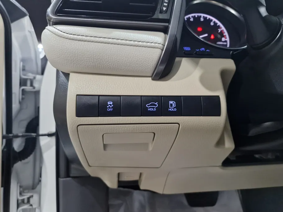 تويوتا كامري LE 2023 