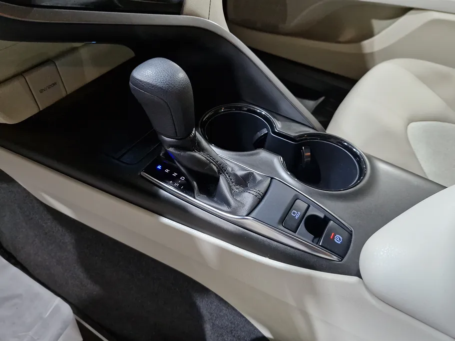 تويوتا كامري LE 2023 