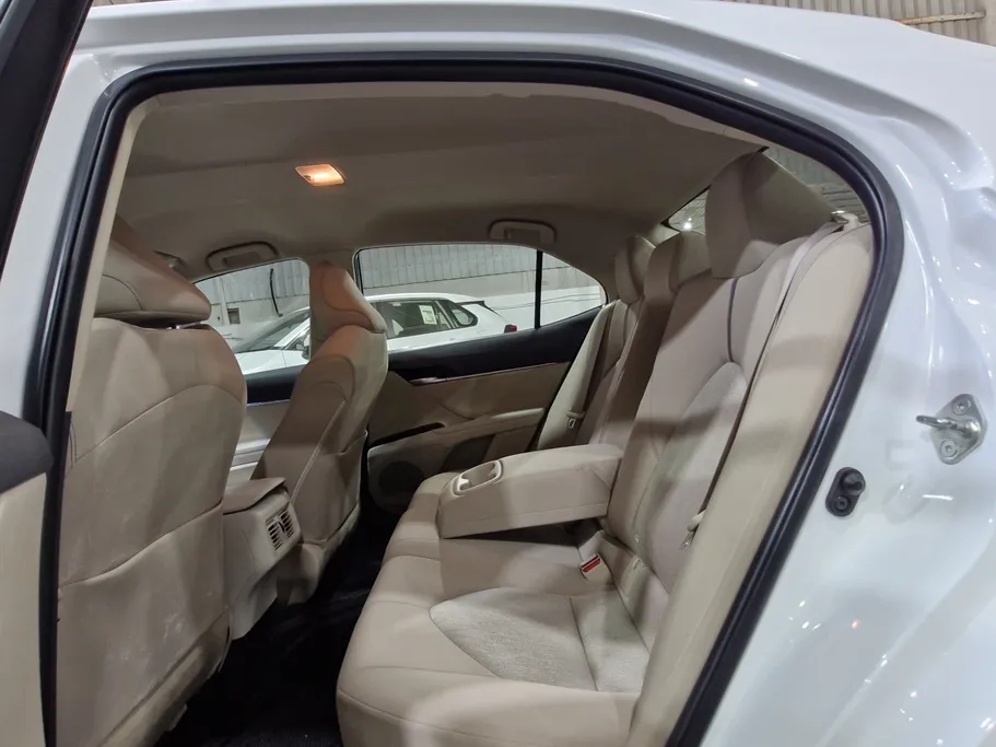 تويوتا كامري LE 2023 