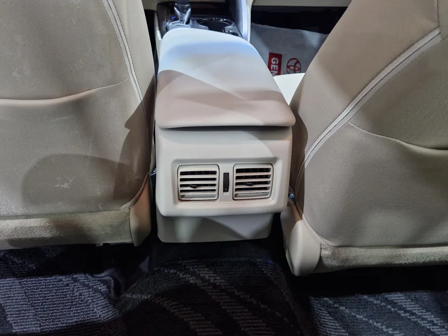 تويوتا كامري LE 2023 