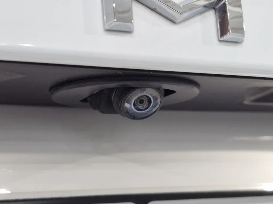 تويوتا كامري LE 2023 