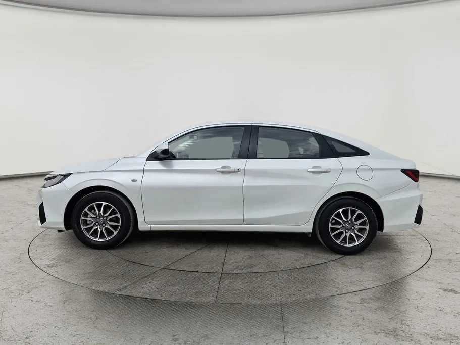 2024 Toyota Yaris  Y 