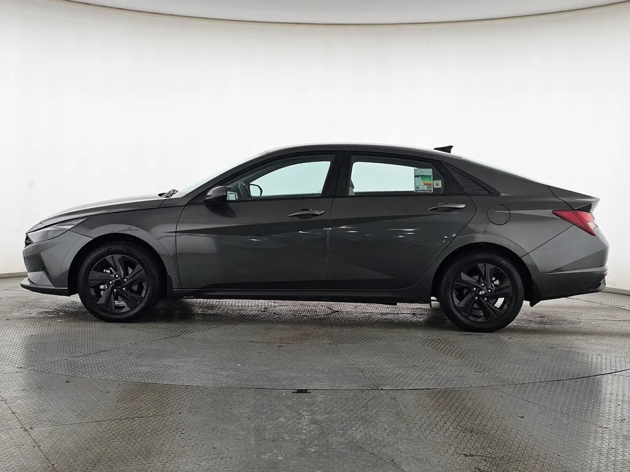 2023 Hyundai Elantra Smart 