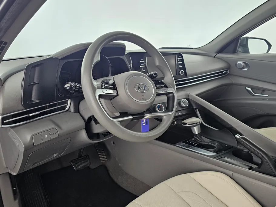 2023 Hyundai Elantra Smart 